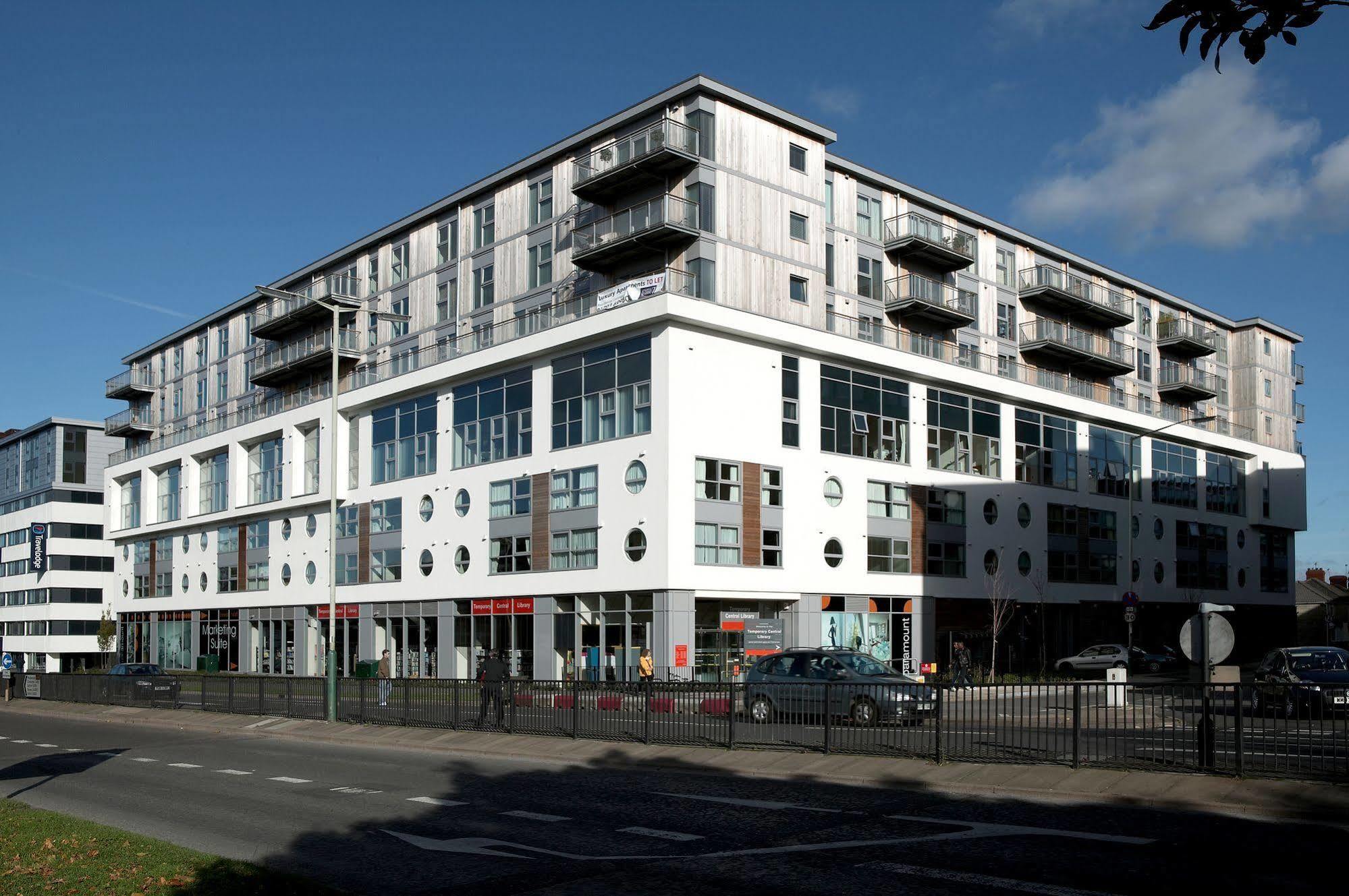 The Paramount, Swindon Luaran gambar